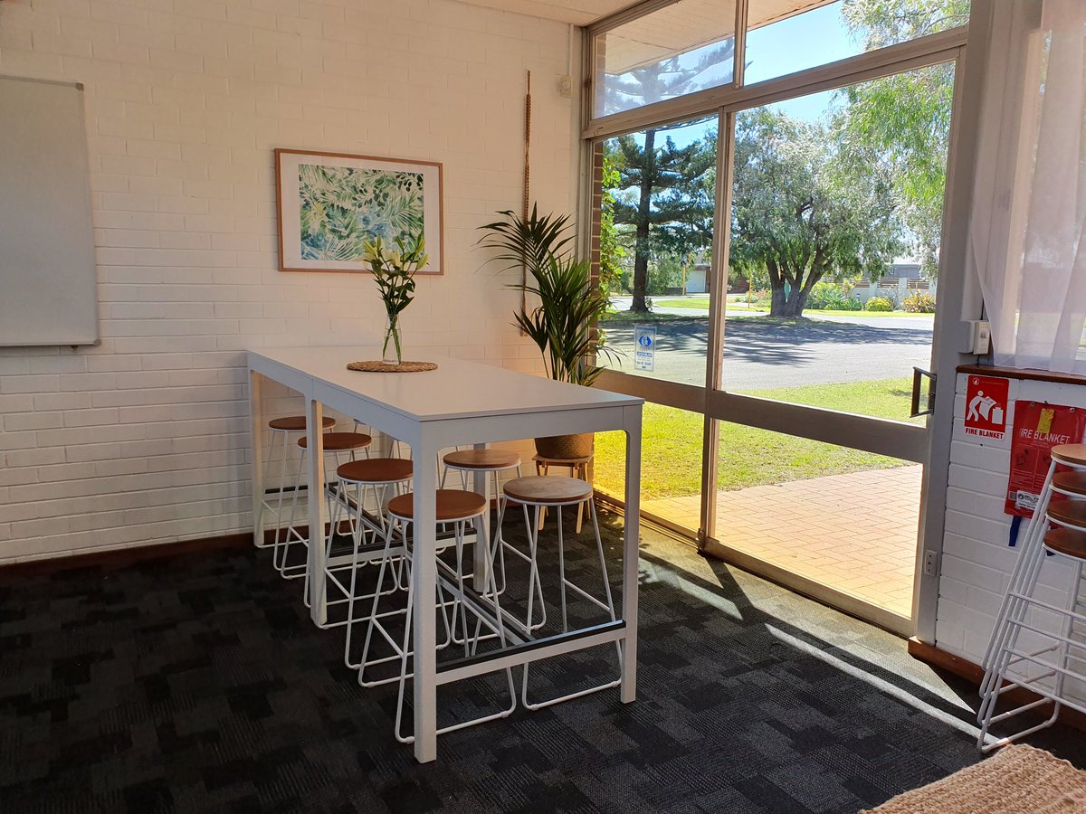 liv3_olivia's tweet photo. The Reno committee did an amazing job on our staffroom, creating a welcoming &amp; relaxing space for a most deserving &amp; hard working staff to enjoy &amp; refresh! @westbusseltonps https://t.co/hxBtX193al