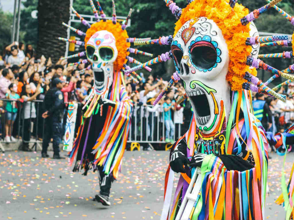 DONDEIRweb's tweet photo. Este año serán 4 los Mega Desfiles de Día de Muertos que podrás disfrutar en CDMX y solo nosotros te traemos todos los detalles. ¡No te los pierdas! 💀💐 https://t.co/pyk72NvMTo https://t.co/KoITnDutFG