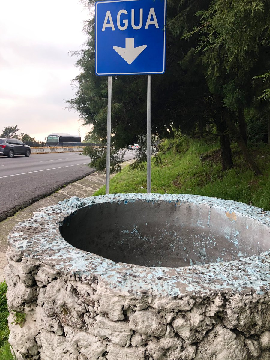 Gato_Samm's tweet photo. Autopista #Cuernavaca #Mexico si necesitas agua, no te detengas en el Pozo del Km61 antes de llegar a Coajomulco porque lo encontrarás vacío! Pero qué tal para subir el costo de las casetas. @CAPUFE @SCT_mx https://t.co/IHNZssoY2q