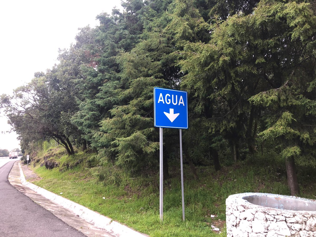 Gato_Samm's tweet photo. Autopista #Cuernavaca #Mexico si necesitas agua, no te detengas en el Pozo del Km61 antes de llegar a Coajomulco porque lo encontrarás vacío! Pero qué tal para subir el costo de las casetas. @CAPUFE @SCT_mx https://t.co/IHNZssoY2q