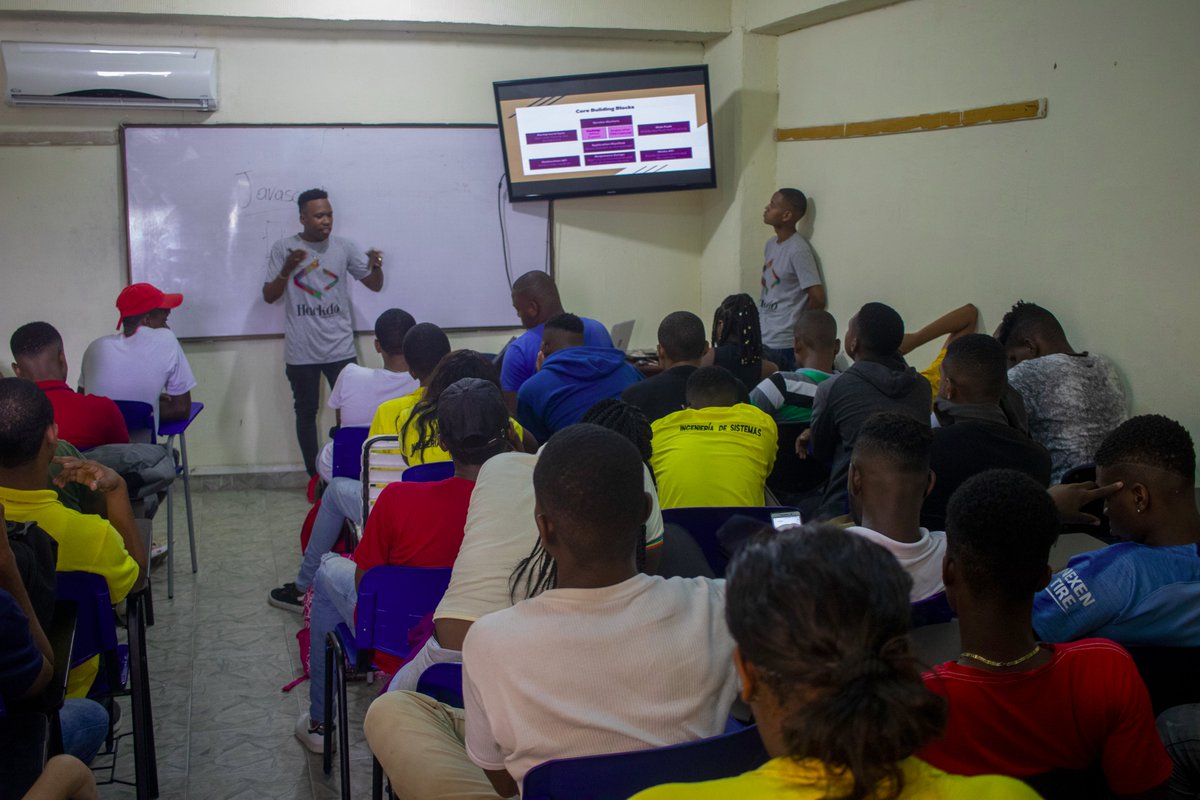 QuibdoJs's tweet image. Así culmino en encuentro mensual de la #quibdojs en la @Uniclaretiana  gran publico y excelente dinámica de los asistentes 🥳🤩 #VamosPorMas