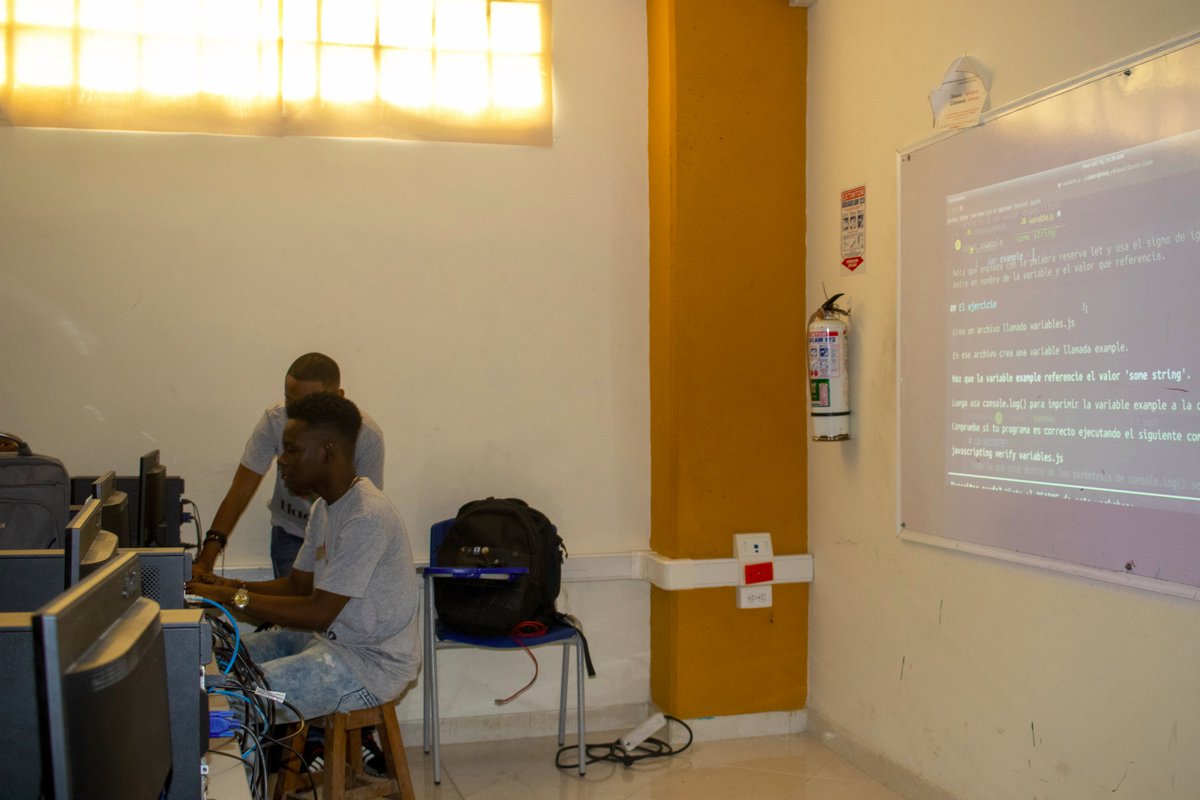 QuibdoJs's tweet image. #quibdojs Lleno totaal 🥳🤗 nos alegra saber la motivación que hay por aprender esto motiva a seguir creando estos espacios, nos vemos en el siguiente mes con charlas mas emocionantes👏🙏 @Uniclaretiana @Sneyder_A @_JhonE17 @Cristiacg01 @AsprillaStiwar @xfry