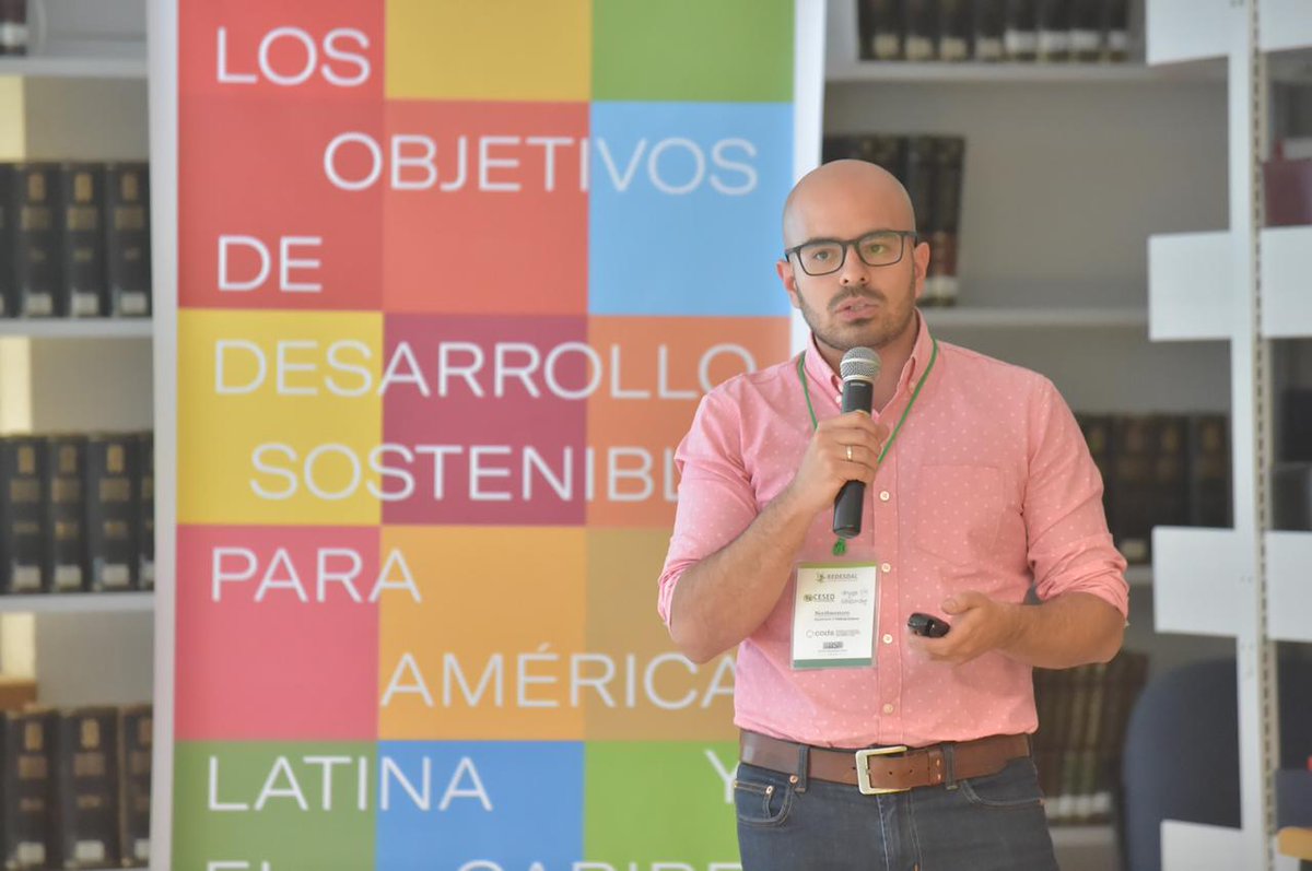 CesedUniandes's tweet photo. ¿Cuáles son las dinámicas locales de los mercados de droga? Los panelistas discutieron acerca de las transformaciones de las estructuras criminales y cuales sociales en torno a las economías ilícitas. Estas son algunas de las conclusiones más importantes. #REDESDAL @UNAM_MX https://t.co/sOIq4bkG6n