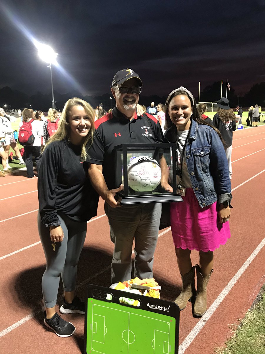 TrayABC11's tweet photo. Congratulations to longtime Bennett girls soccer head coach Ed O’Leary, he won his 75th career game tonight in the Clippers 3-2 victory over Parkside. https://t.co/qHUVIZGBjd