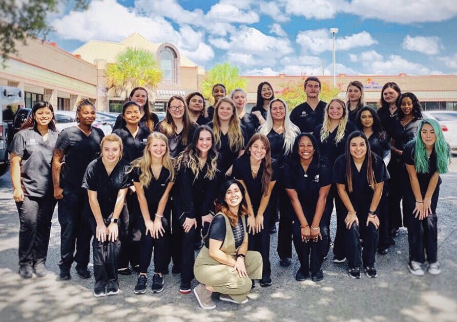 Today is National Esthetician Day!✨
And to celebrate, we would like to shine the spotlight on our new class of esthetics students. Please join us in welcoming this group of talented minds, as they will soon become Austin's new skin care and wellness professionals.💙 #Ave5Skin