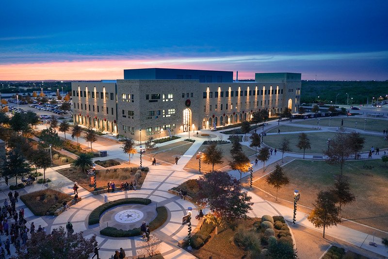 Texas A M University San Antonio On Twitter The Sun Goes Down And The Campus Lights Turn On Campus Views Tamusa