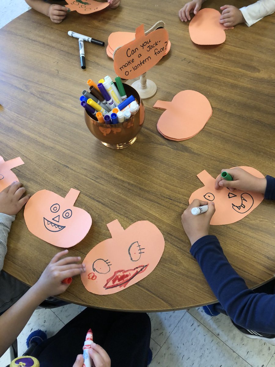 sonia_falbo's tweet photo. Can you make a Jack-o-lantern face? Ss loved drawing their own ๐! #drawingshapes https://t.co/EfxO593qvm