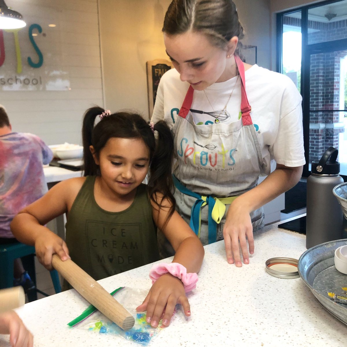 sproutscooks's tweet photo. Living the sweet life this Saturday during our Sugar Rush class! We're making Candy Sushi, Edible Tea Cups and Kool-Aid Candy Dots! We are so excited to see you, rush to sign up now: https://t.co/B3B1cdpjrM https://t.co/N9ozIP3jUy