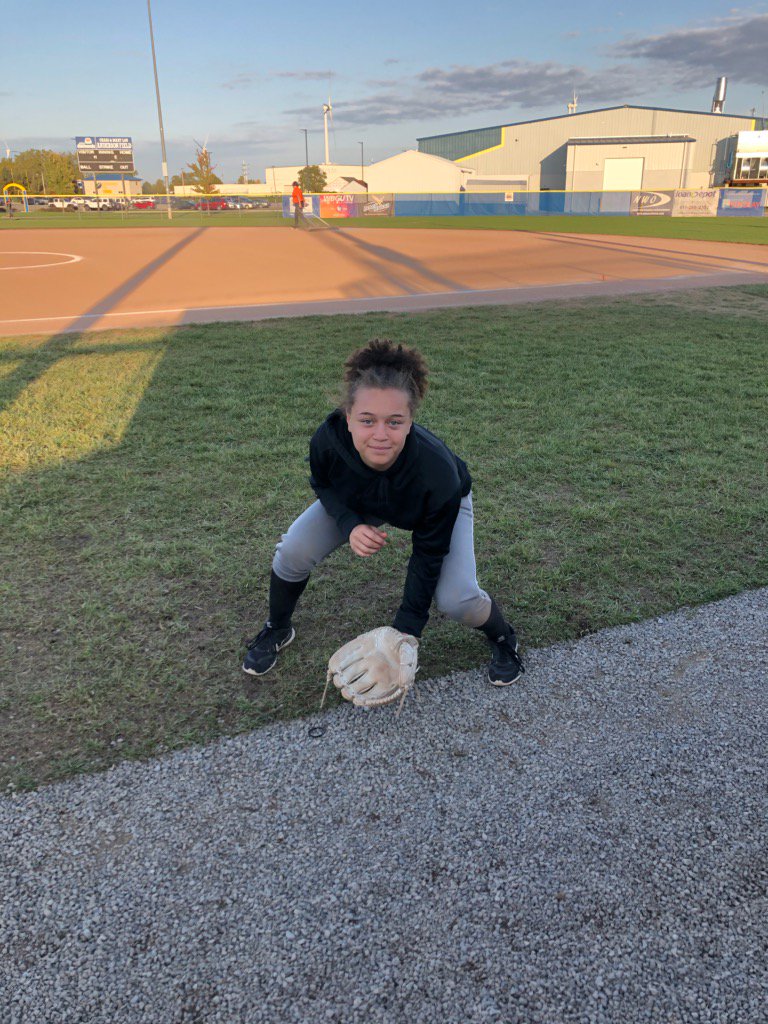 UFOilerSoftball's tweet photo. Tonights MVP🏆 Is brought to you in part by #DubNation is presented to Freshman Mac Cowan🧡🖤 https://t.co/bMJOX6DbJq