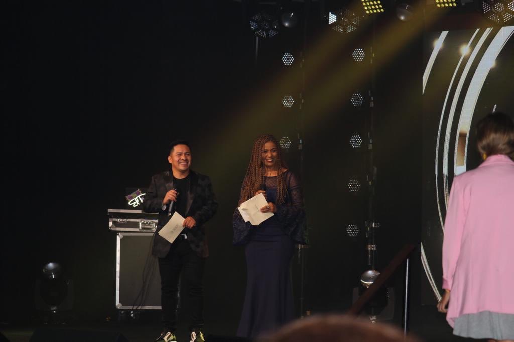 GudielDelgado's tweet photo. Increíble el momento vivido en @premioaguila 2019 !  @fayracastro ... Gracias por la oportunidad 😃🙌🏻🙏 #PremioAguila #MiamiFl #GudielDelgadoMusic https://t.co/TCUXGslq2J
