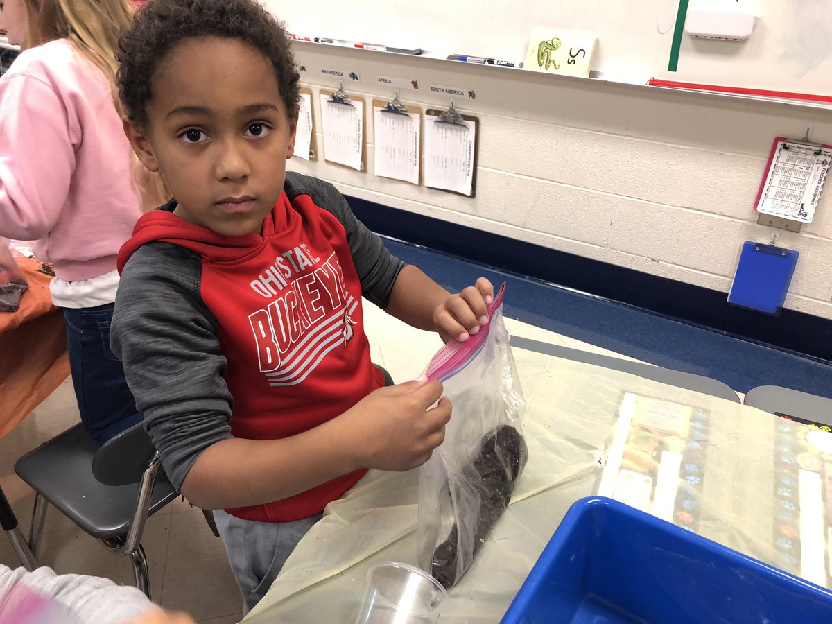 KiserClass's tweet image. Setting up and preparing for our compost studies. These scientists have learned how to manage materials, work cooperatively, and ask interesting questions. #WeAreMidview #ObservingCHANGE #LifeScience #compost