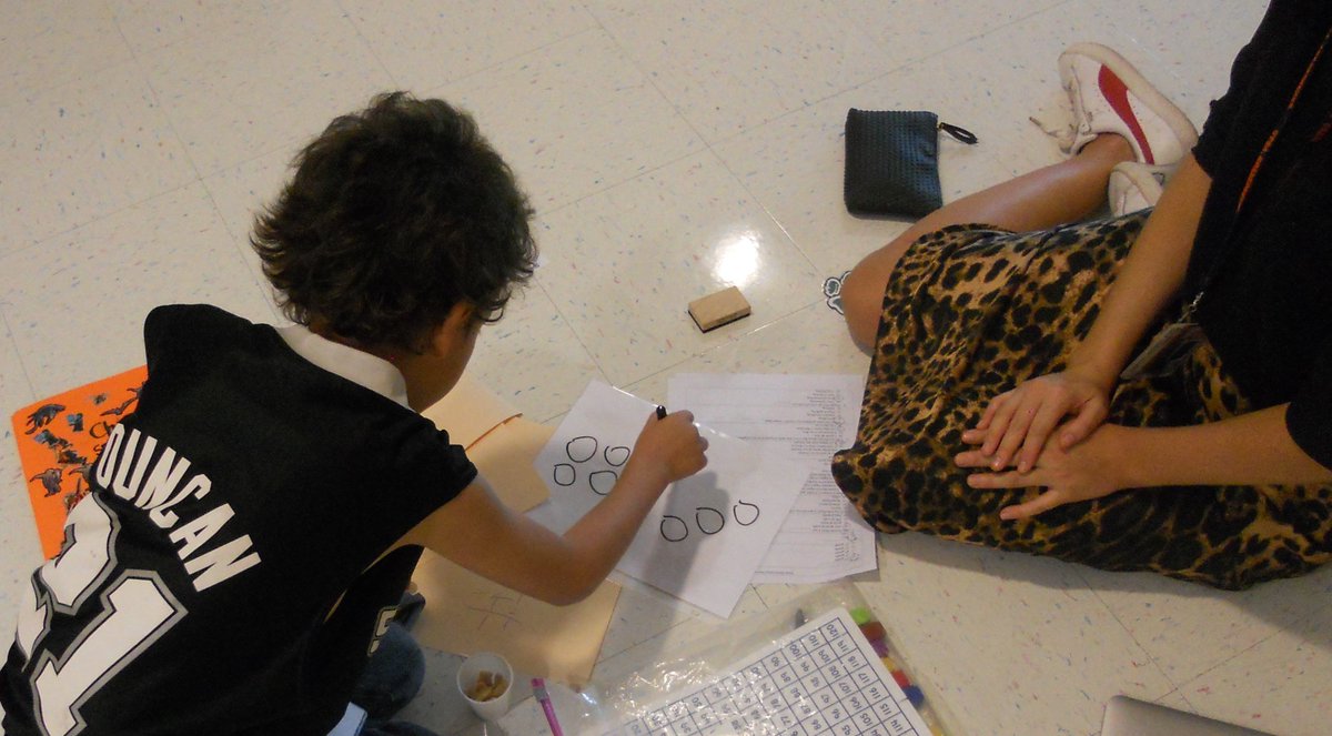 halo2teacher's tweet photo. #UTSABlockB901 also got to do @UTSA_SEE_MATH with their @SarahKingSAISD second graders today. We counted with our eyes (subitized) and talked about how many we see. https://t.co/MTG2Bewe6k