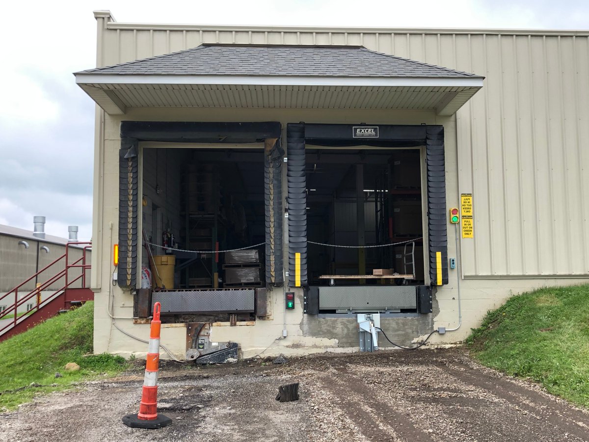 LoadingDocks's tweet image. New loading dock equipment in Middlefield, OH. True quality, true professionals. 855-951-4499 or shop dock leveler parts online at shop.excelsolutions.com #truckdock #loadingdock #docklock #dockplate