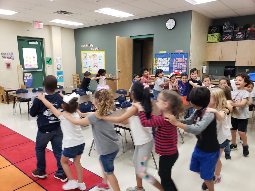 yesimedinak's tweet photo. We had so much fun boarding our pretend phonics train!! We had an amazing conductor, Mabel!! #NISD_ECE #nisdkallison #ThisIsKallison #stampedestrong @NISDKallison https://t.co/UveMzzoFJK