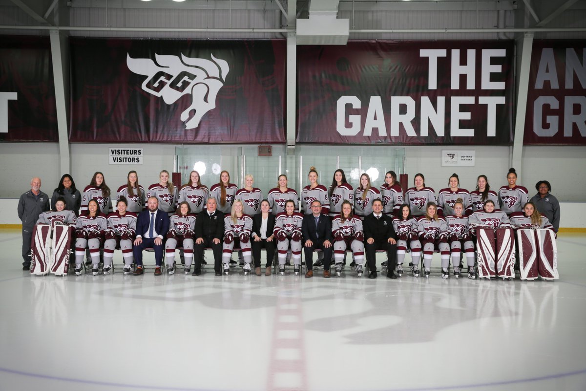 GeeGeesWHOC's tweet photo. The 2019-20 Gee-Gees Women's Hockey team! Hitting the ice for our first game this Sunday at Concordia!

L'équipe féminine de hockey de l'Université d'Ottawa 2019-2020 ! Sur la glace pour notre premier match ce dimanche à Concordia! 

📷: @Ottawa_Greg 
#HorseHockey🐴 https://t.co/vCj7YyXvPd