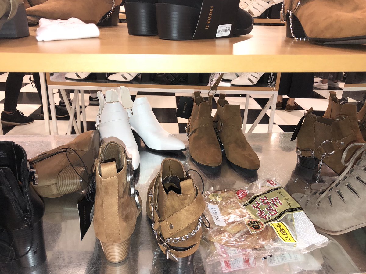 閉店セール開催中のforever21 売ってる服も店内の様子も最高にカオス極まってる Togetter
