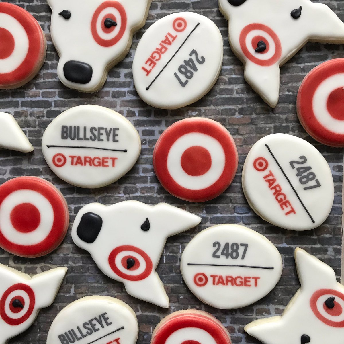 KellySakai1's tweet photo. Thank you for welcoming us, New Albany, Ohio!!! Wow, what a reception from this community! To our fearless leader, @PStrodes and his team @Shimell_Hagwood @lindsey3095  and NSOE Chad, THANK YOU! I’m so proud of you, the team you built and your attention to every detail! https://t.co/ODKgZZsHLV
