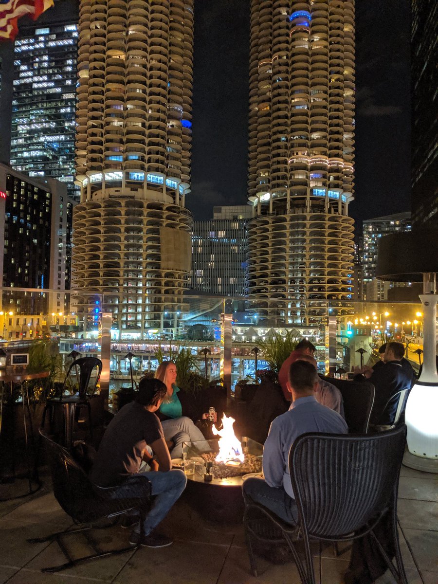 mikegrovesoft's tweet image. #das19 #graphorum continues! Talking data in the shadow of the Chicago skyline.