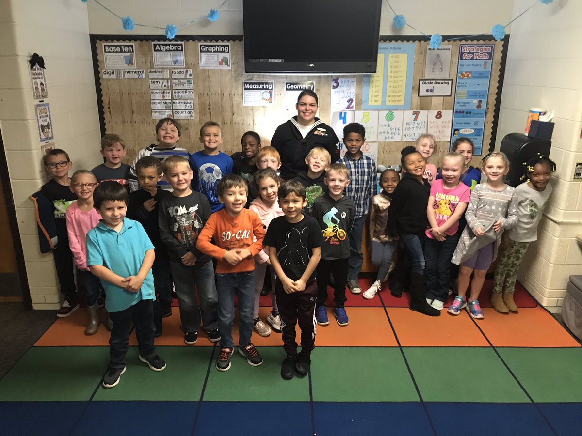 TeachyThomas's tweet photo. First grade had an awesome visitor  yesterday from our NAVY 😊Alex stopped in to teach us all about her job and even taught us a few words in Japanese!  @SyringDragons @swartz_creek https://t.co/PbeCRtbLcF