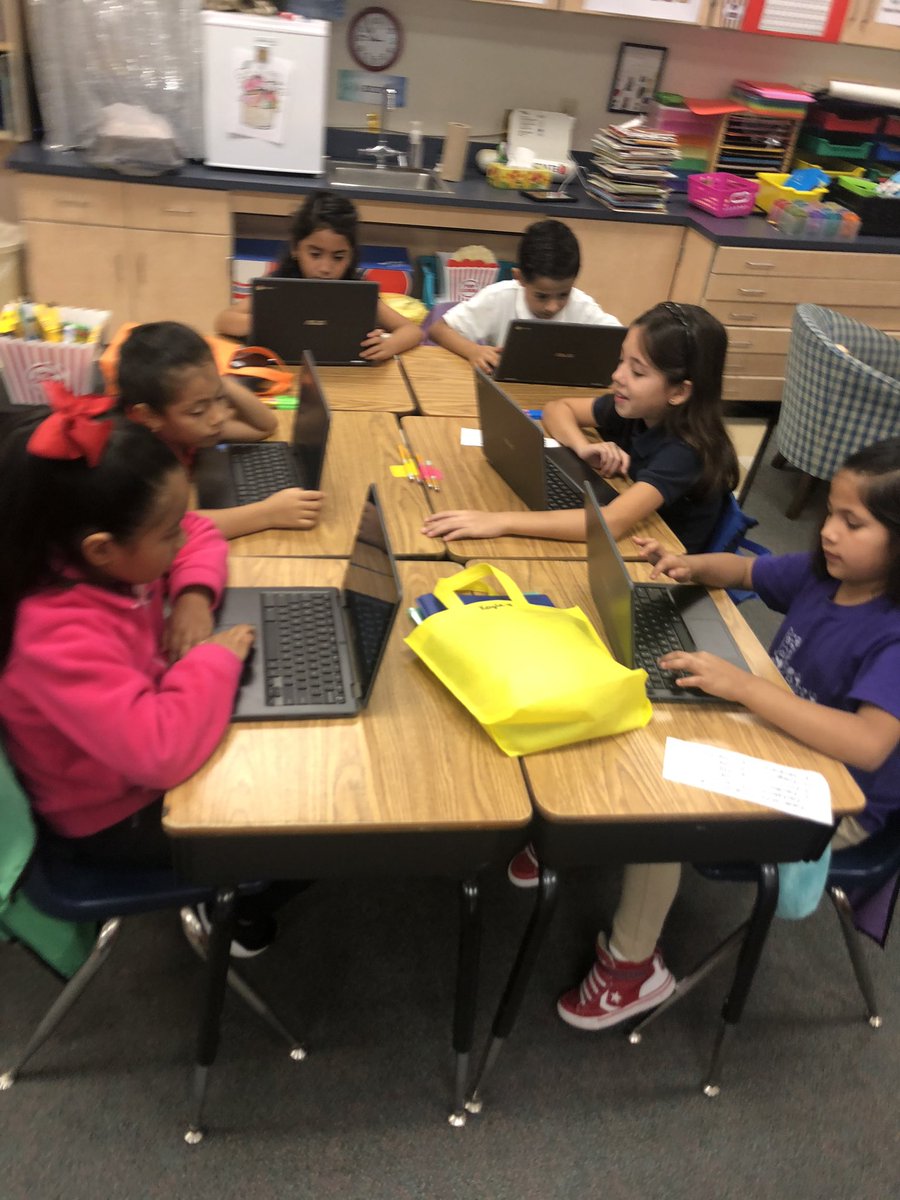 mrs_zubiate's tweet photo. Using seesaw to type up a weekend review! #centralisawesome #centralcfb https://t.co/Af0o9P7X7O