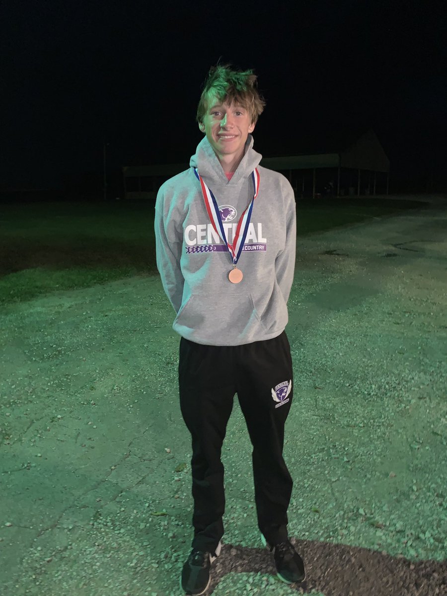CrossChs's tweet photo. We had our last meet before conference today in Carlinville. Girls got 4th place and the boys placed 7th! Pictured are today's medalists...it was a great race for everyone!!🏃‍♀️🏃‍♂️👊 #ballin https://t.co/0TptjRl2hL