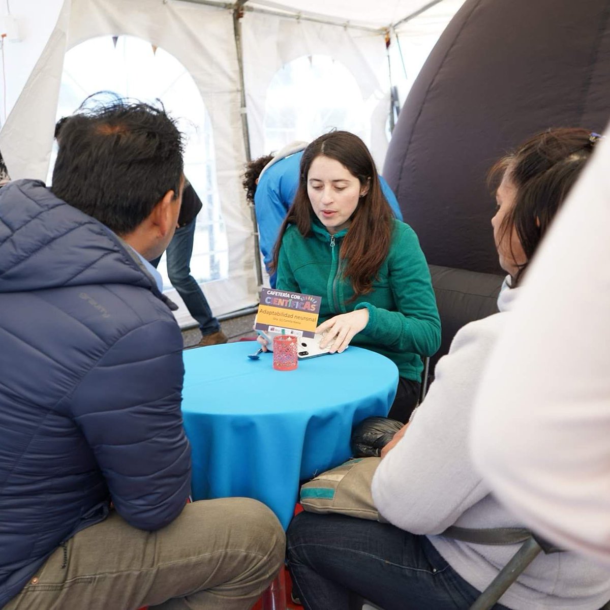 fccientifica's tweet photo. Estamos muy contentos de haber participado de la "Fiesta de la Ciencia", representados por Camila Navia, quien habló de "Adaptabilidad Neuronal" en la Cafetería Científica 😊
---
Créditos foto: @PARexploraRios https://t.co/KlmzDhhOQa