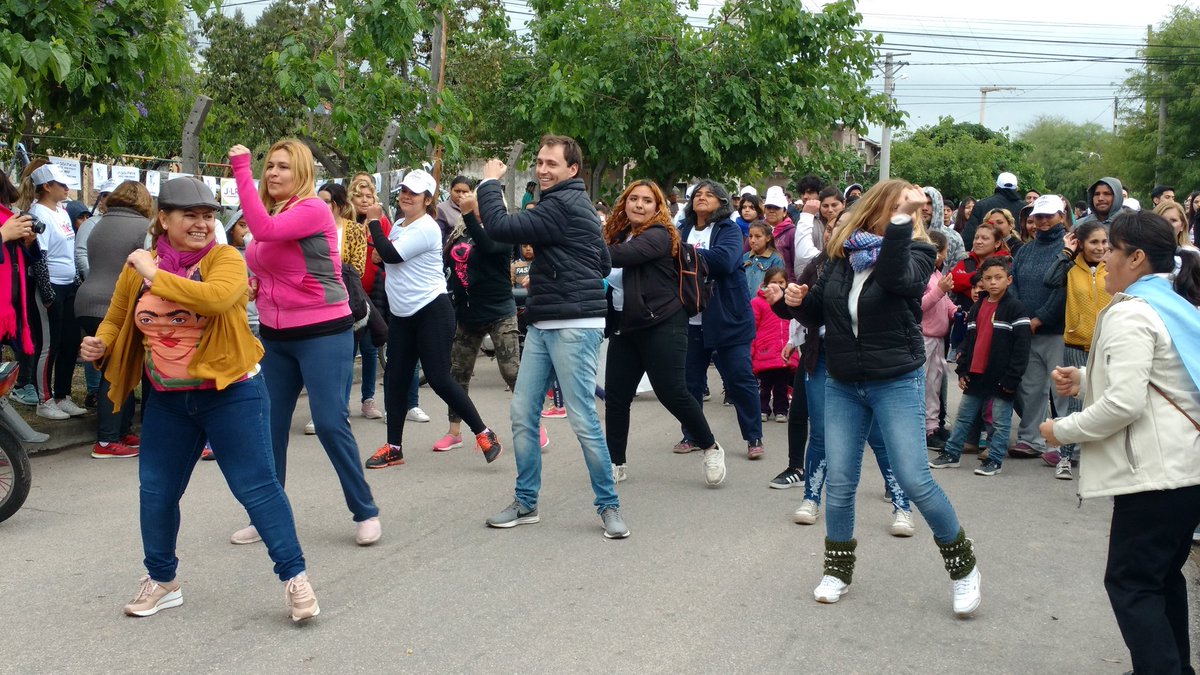 vegaclara's tweet photo. Previa Caminata Zona Norte -Zumba, Cuadro de Selfie camino al triunfo #27O #LaRiojaQueViene #JM2019 #JMGobernador #InesIntendente @rippanazareno @rippapatricia #JuntosPorLaRioja https://t.co/CoykXYlBew