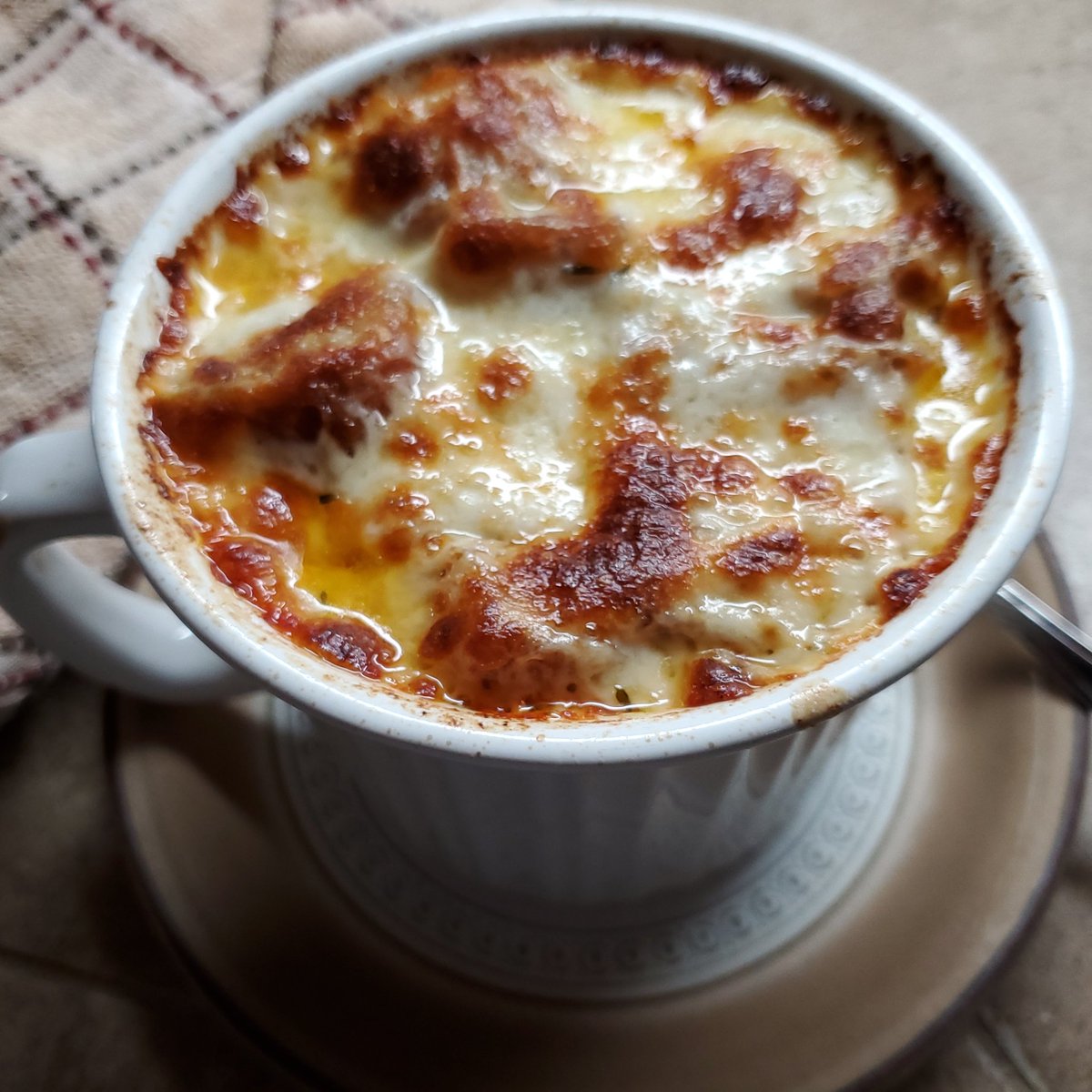 bentllama's tweet photo. Late night leftovers fueling late night work.
#frenchonionsoup #secondsupper #VT https://t.co/ospSa70bP0