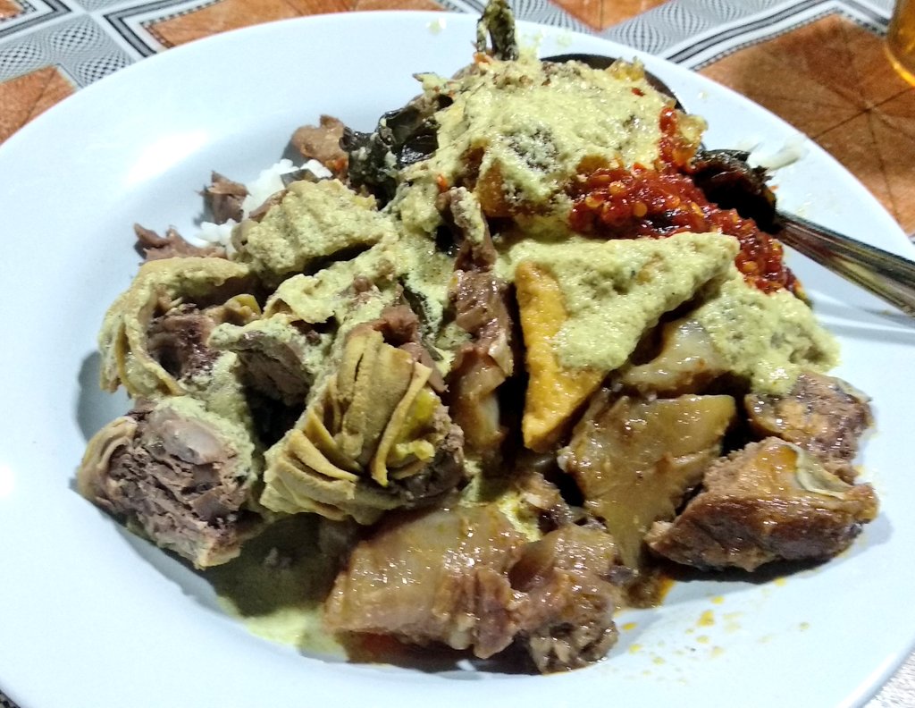 banyumurti's tweet photo. Nasi Gudeg Koyor Mbak Tum
Makan malam sampai dini hari
#KulinerSemarang #DaharBae https://t.co/2eafLL3LqT