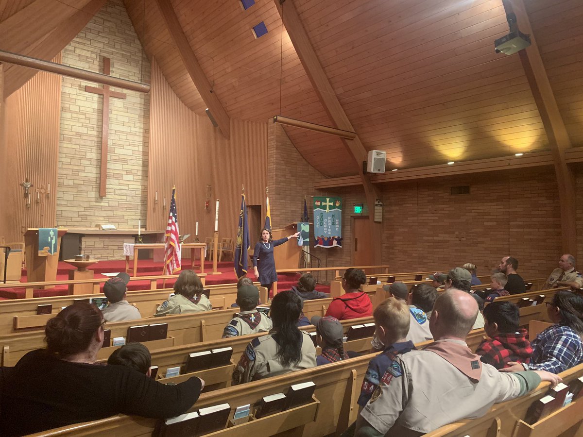 Hanging out with the Parkrose Pack 4 Cub Scouts tonight with <a href="/dkafoury/">Deborah Kafoury</a>! Talking all things <a href="/multco/">Multnomah County, OR</a> and @MultCoLib 📚, answering questions about what it’s like to hold office, why she decided to run, challenges like homelessness, &amp; how the county is working hard to address them.