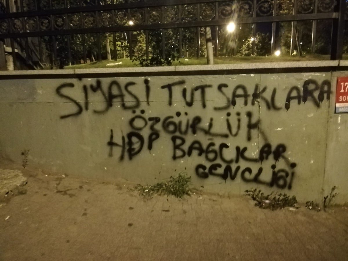 Genç kadın ve gençlik meclisimiz kayyumlara tecrite kadın cinayetlerini ve siyasi tutsaklar için yazılama çalışması yaptı. An Azadî An Azadî.