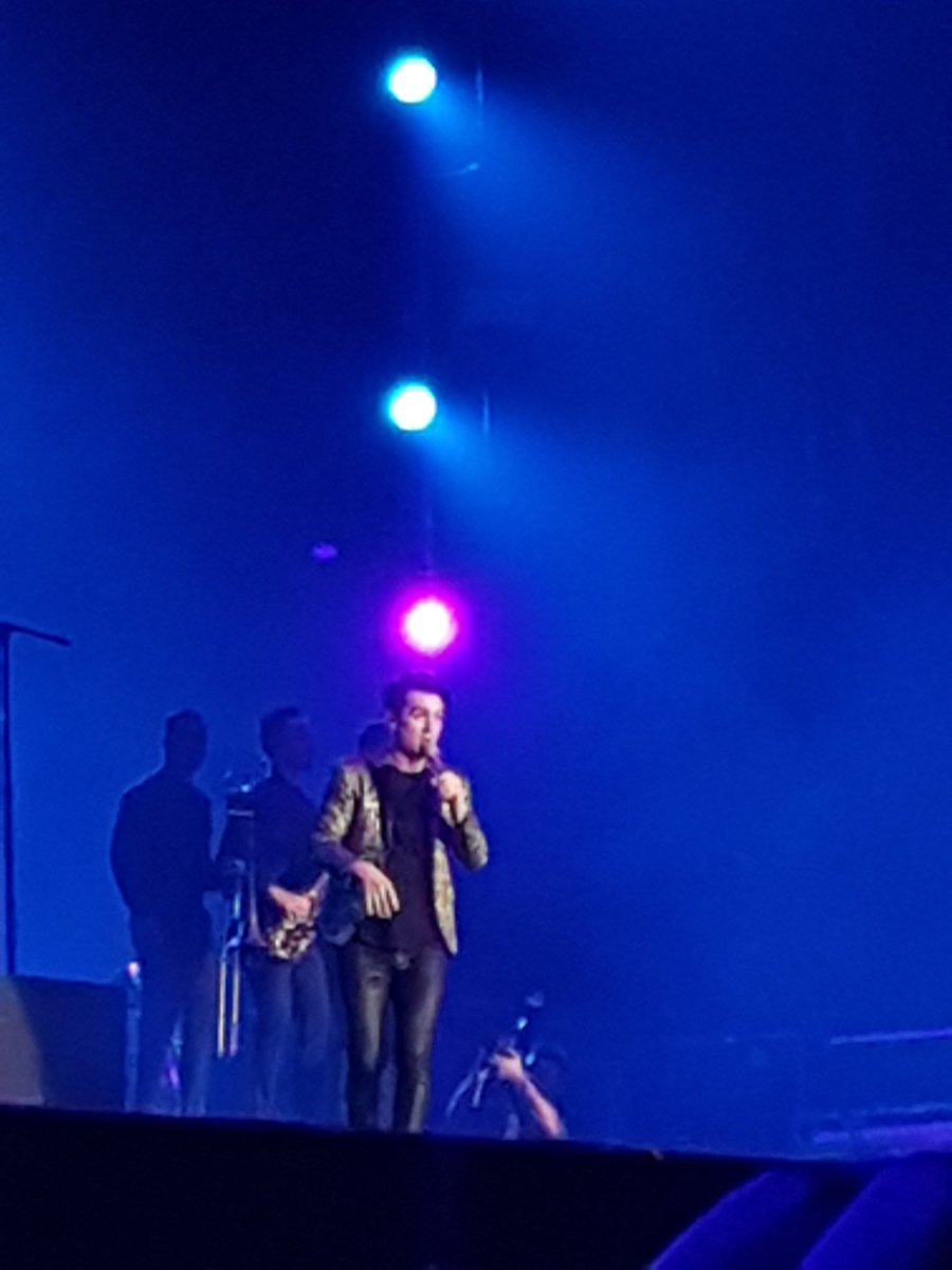 roaringtwents's tweet photo. PANIC! AT THE DISCO 
EU FUI 
EU TAVA 
OBRIGADA A TODOS OS ENVOLVIDOS 
REALIZEI MEU SONHO PORRA 
EU NAO TENHO PALAVRAS PRA DESCREVER O AMOR QUE SINTO POR ESSA BANDA #RockinRio2019 #PanicDay #PanicInBrazil #PanicNoRockinRio https://t.co/ejrt0Oz6DX