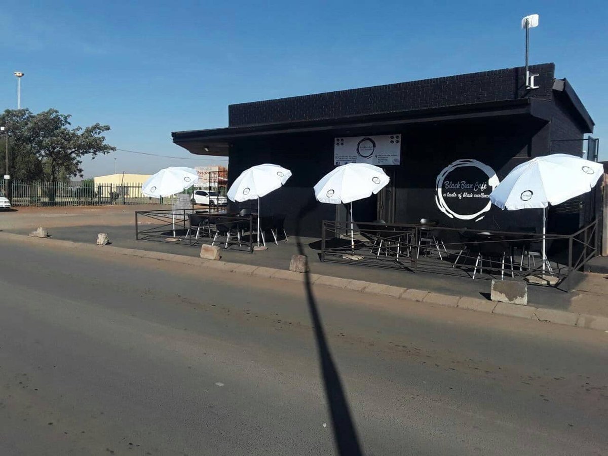 Lethab_Ofresh's tweet photo. There’s a new gem ekasi. 😱😭🥰
This Saturday let’s go do late lunch at Black Bean Cafe and spend our money on one of our own!
I don’t know the homies who own/run this, but oksalayo I’m going there with my money!! #bEASTrand https://t.co/GDFJtysnSc