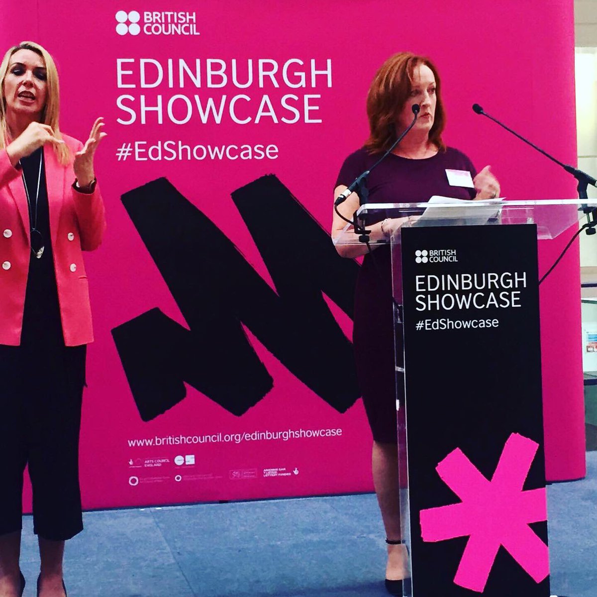 markstudio's tweet photo. Edinburgh Showcase 2019 campaign, using protest inspired iconography.
-
#britishcouncil #edshowcase #edinburghfestival #edinburgh #dance #theatre #art #iconography #brandcampaign
#visualidentity https://t.co/CTRtBtkALV
