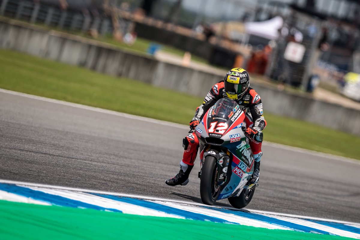 IntactGP's tweet photo. #ThaiGP 🇹🇭 #Results #Moto2 #FP1 ✅ Scorching hot at the Chang International Circuit this morning!
» @ThomasLUTHI in P17 - 1'36.999 (+1.030)
» @MarcelSchrotter in P19 - 1'37.056 (+1.087)
Photos @gpfever
#KALEX @liqui_moly_gmbh #MotoGP #TriumphOfficial #tomlüthi #12 #ms23 #race15 https://t.co/vikMBPa09d
