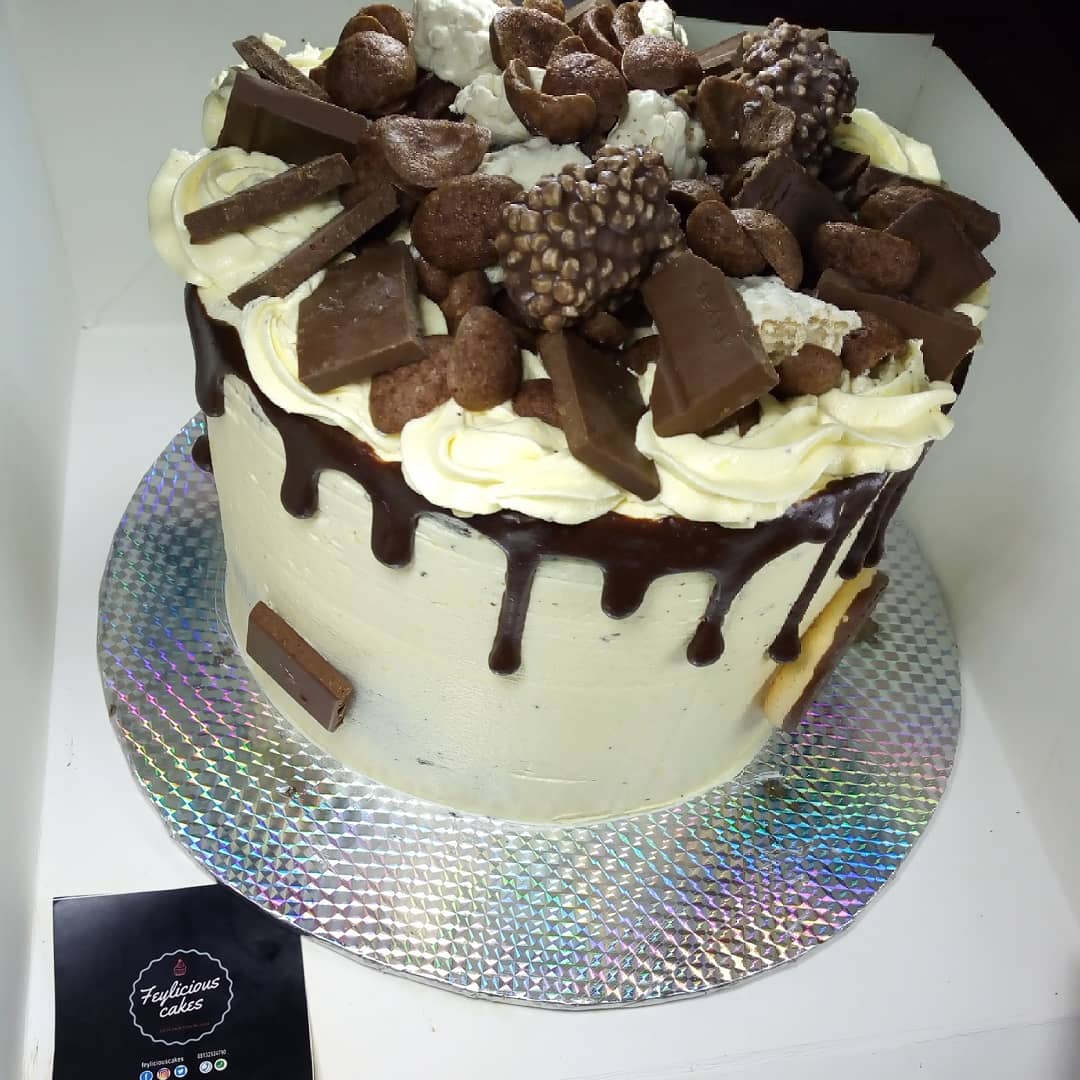 feyliciouscakes's tweet photo. This surprise cake (mouth watering and beautiful) was ordered for  @Joekeyz_official on his birthday. 

Need to surprise someone on their birthday? I'm the plug, send a DM. https://t.co/OBzj5YbInT