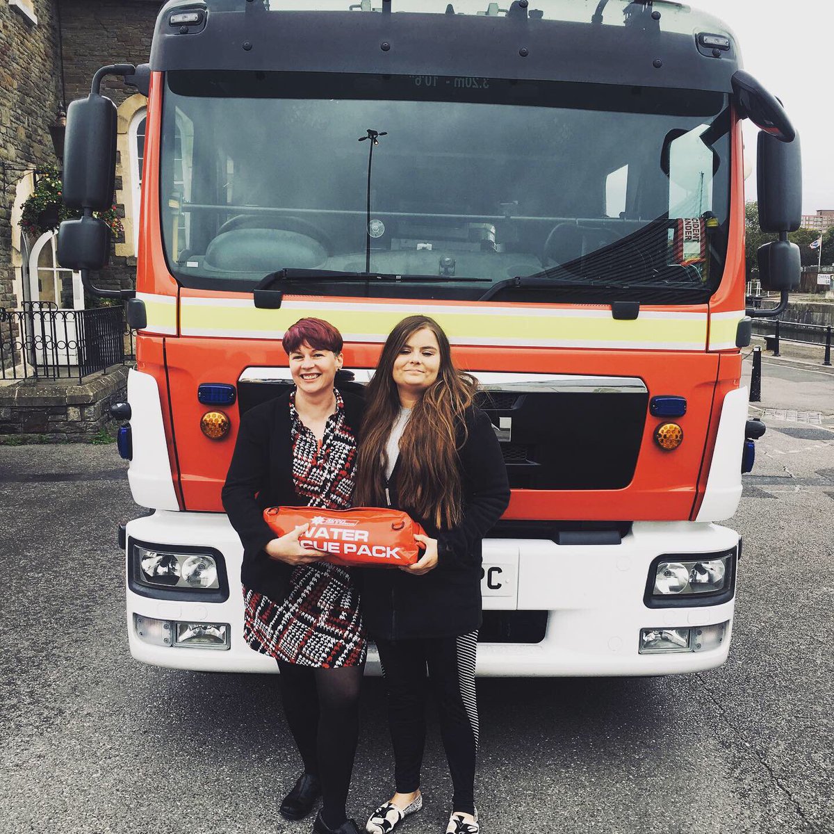 What an amazing day with the gang from Bedminster fire and rescue.
Not only did we get to sit in the truck, we learnt how to save lives! 🚨
#invaluable #fireandrescue #fireengine #matesmatter #dontdrinkanddrown #firstaid #healthandsafety #lovewhatyoudo #keepingbristolsafe