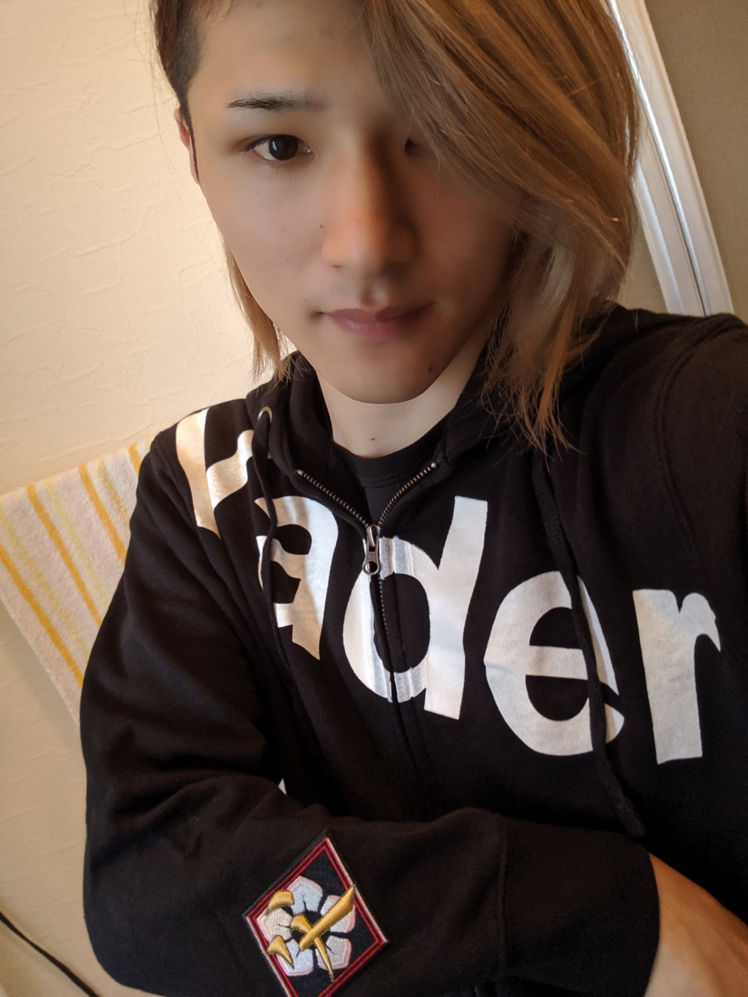 中川ﾗﾝ ﾄﾞ ﾗ ｳﾞｧﾘｴｰﾙ ﾚﾍﾞﾙｲﾝﾌｨﾆﾃｨ ｷﾞｶﾞｸﾘｽﾀ Razer Auf Twitter とうとう届いてしまったドンピパーカー 父ノ背中の正式な今季チームパーカーだよ 一般販売もされてるからみんな買って着ようね みんなで着れば恥ずかしくないからみんな着て 懇願