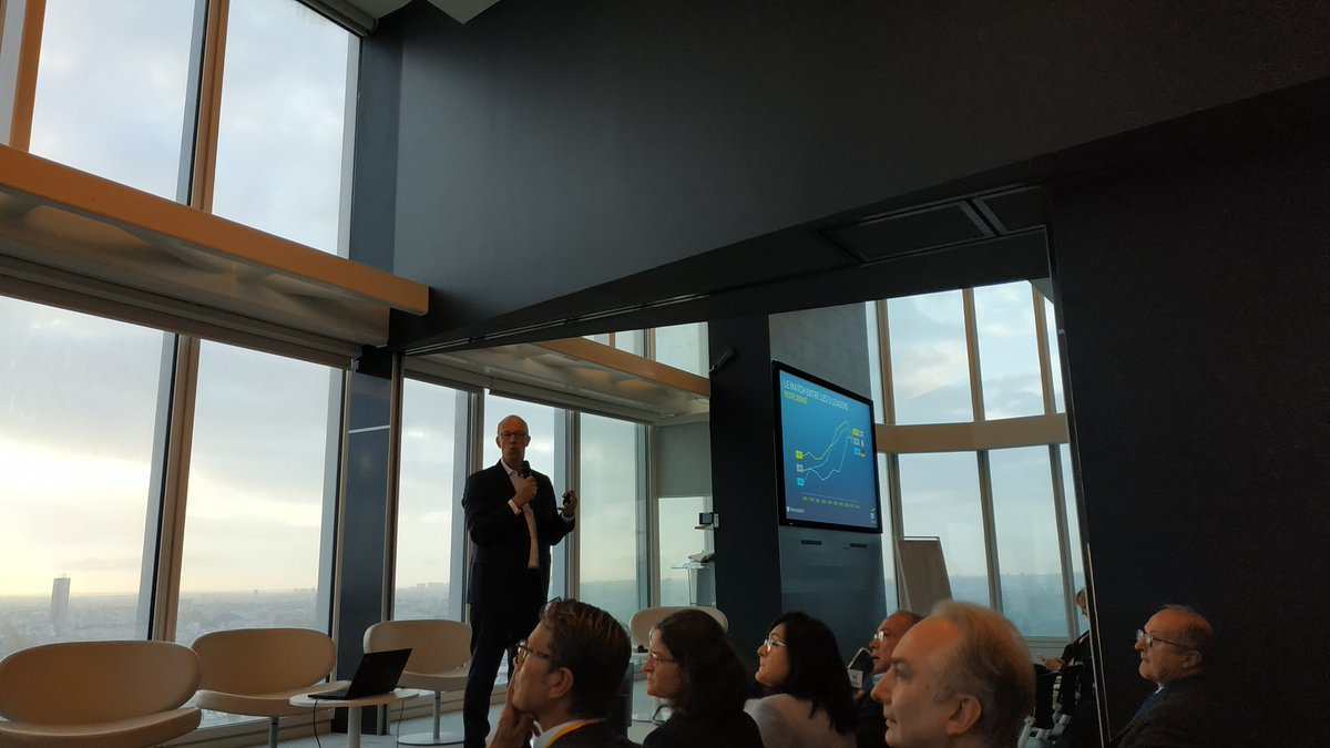 "La #France résiste aux chocs !" Présentation du baromètre de l'#attractivité par <a href="/EYFrance/">EY France</a> <a href="/MarcLhermitteEY/">Marc Lhermitte</a> <a href="/JPLetartre/">Jean-Pierre Letartre</a> au 27e étage de la <a href="/First_Tower/">Tour First</a> #territoires #economie #international #invest #business #AttractiviteEY