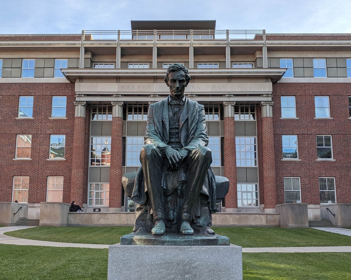 KyleYan69200548's tweet photo. An example of "Size" photography. Shot at Syracuse University on 9/27/2019. https://t.co/hiZEIyP3bu