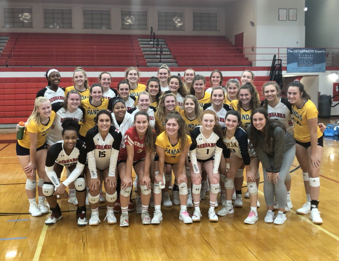 RedHawkVB's tweet photo. Extra energy from some Future Programmers pulled the RedHawks through on #GradeSchoolNight #PandaProgramTradition #ReadyForRallyDay👀👀👀 https://t.co/Hg5Qj5n9nP