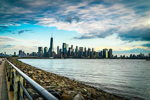 matthodgson2's tweet photo. Sunset over Manhatten

#manhattan #travel #travelphotography #city #cityscape #newyork #usa #sunset https://t.co/W93Fy22ESE
