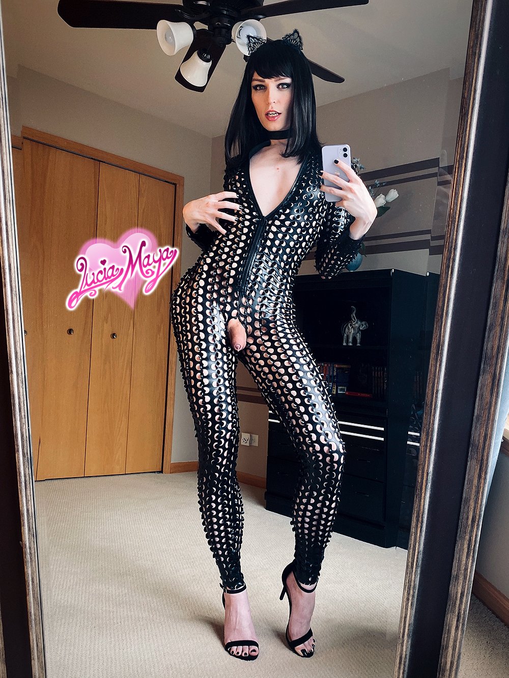 Lucia Maya on X: Rawr! I may be the kitty, but youll be the one purring  once I get my paws on you 🐾😘 t.coItiBzPAm2a  X