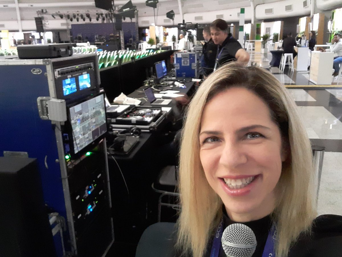 karinsantosks's tweet photo. #CiscoConnectBR Veja outras fotos na minha Fan Page do Facebook Karin Santos Oficial #mestredecerimonias #apresentadora #coach #narradora #palestra #locutora #jornalista #mestredecerimonia #eventos #palestrante #workshop #locutoras #atriz #mediadora #cisco https://t.co/eS91bZ32i8