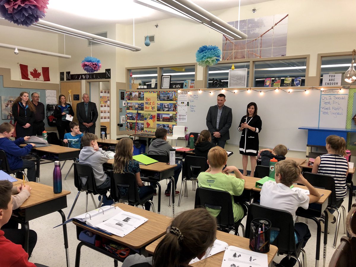 EK_Prehn's tweet photo. We were so honoured to have a chance to speak with our Minister of Education, MLA, and board of trustees, today 📚 #6EP #maybeusoneday @AdrianaLaGrange @StettlerElemen #csd71 https://t.co/CcR5dwBBQ5