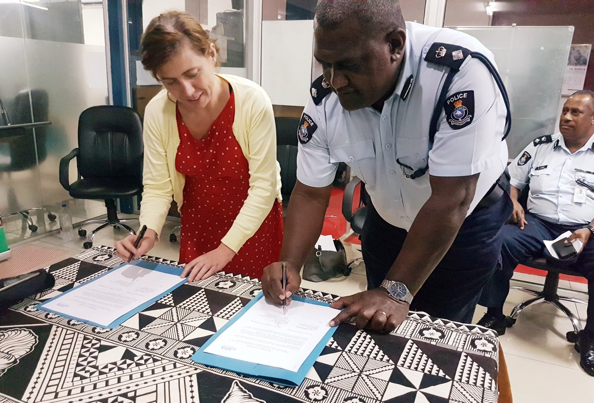 unwomenpacific's tweet photo. The #MarketsforChange (M4C) Project marks a milestone in our #partnership with @fijipoliceforce today, handing over #ICT &amp; office #equipment to strengthen collaboration for improved #market #safety for #women &amp; #children in #Lautoka. #M4C is supported by @dfat &amp; @CanadaDev. https://t.co/8FPVHqS1jK