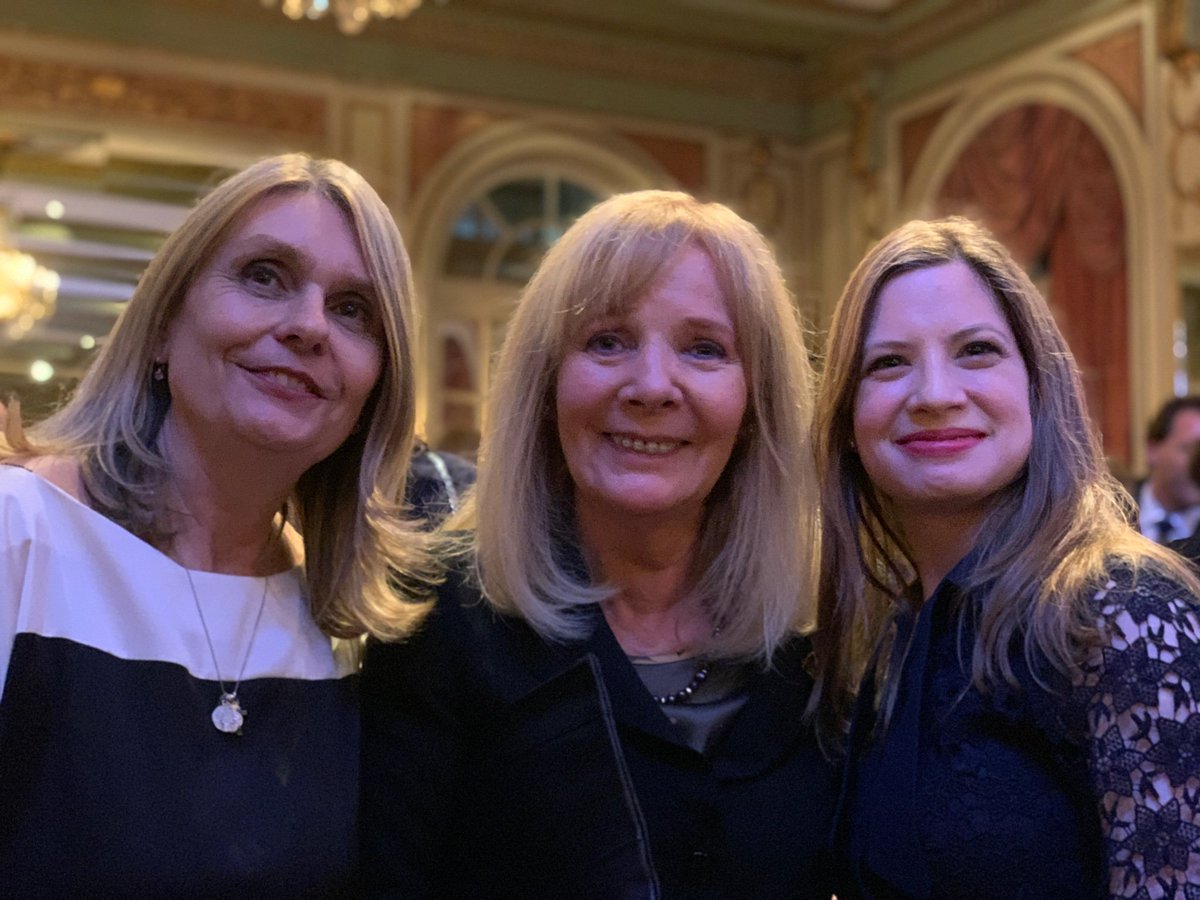 CorneliaSL's tweet photo. Terminamos un maravilloso día celebrando el Día de la Unidad Alemana.
#MutVerbindet
#TDE2019 https://t.co/7iHJThsRzf