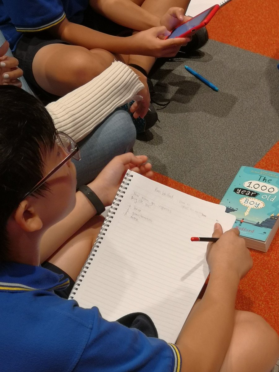 catfeinatedTL's tweet photo. #RossWelford is in the house! Kiddos are loving the prompts and engagement. #ISKLreads #ISKLwrites #writingupkillerbeginning https://t.co/or8RqOgqBq