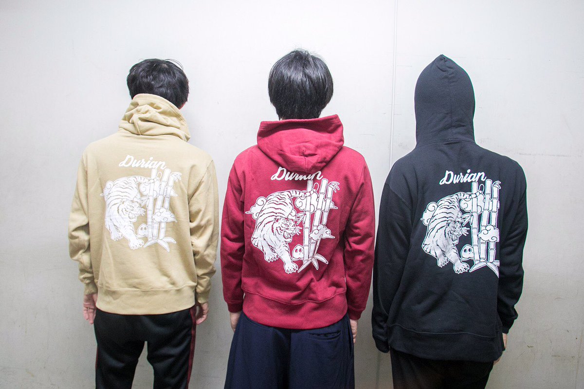 📦受注生産限定グッズの着用画像📦 ロンT (1、2枚目)左から やっさんXL