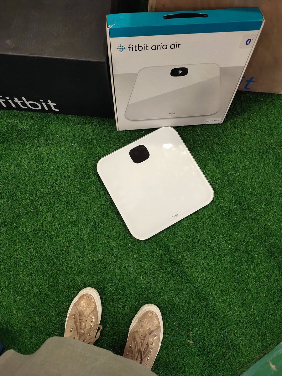 isadoes_'s tweet photo. The #FitbitAria is a smart scale that will connect to your wearable 👏 https://t.co/3nDmSYScex